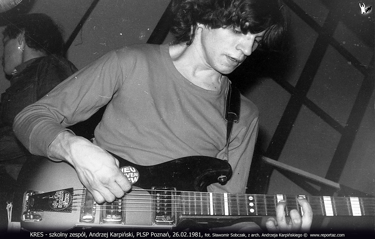 Andrzej Karpiński gitara Defil Jola 2, koncert Kres odbył się w Liceum Plastycznym, ul. Junikowska 33 Poznań, 26 lutego 1981 r.