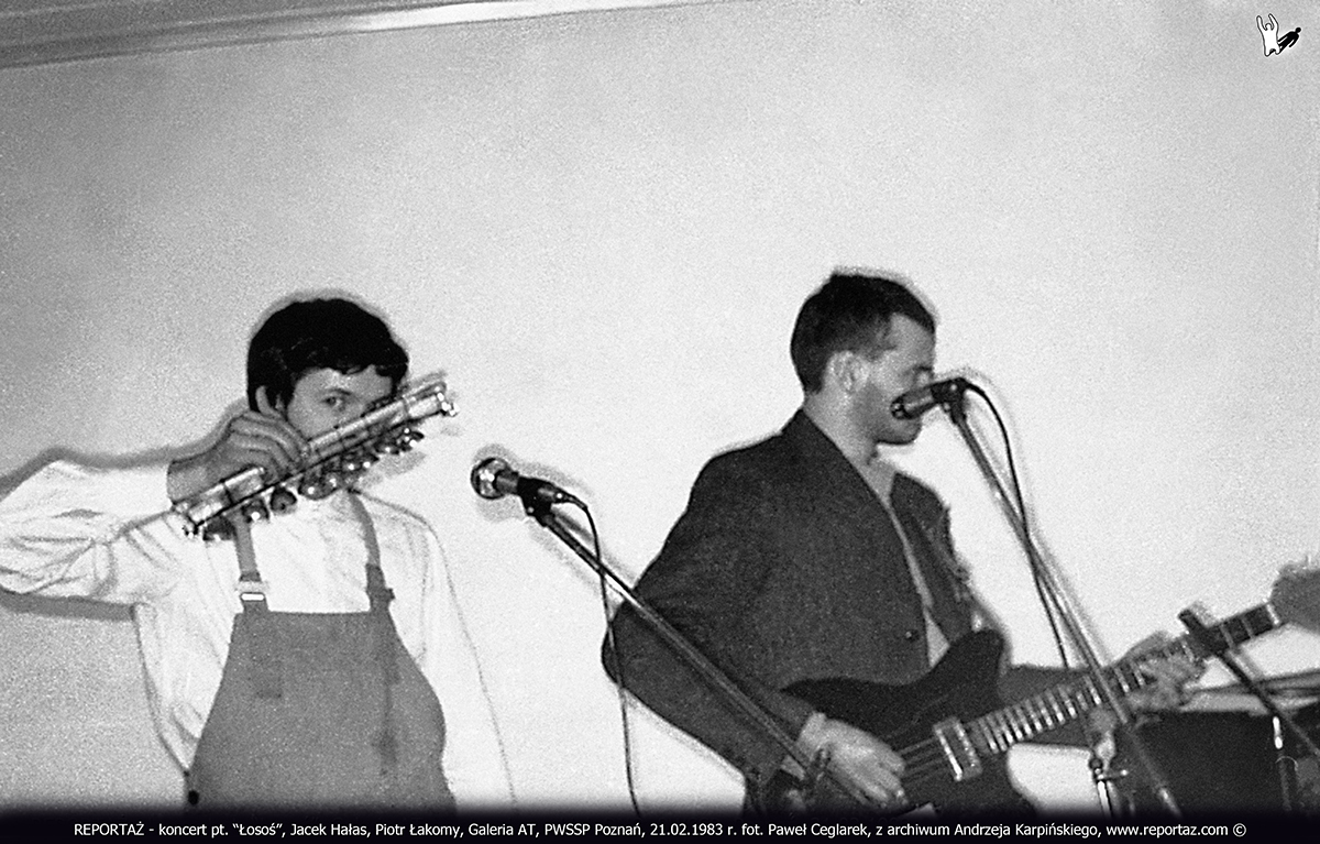 REPORTAŻ - koncert pt. “Łosoś”, Galeria AT, dawniej klub DNO, PWSSP Poznań, 21.02.1983 r. Piotr Łakomy - gitara basowa Jolana, Jacek Hałas - dzwonki pasterskie