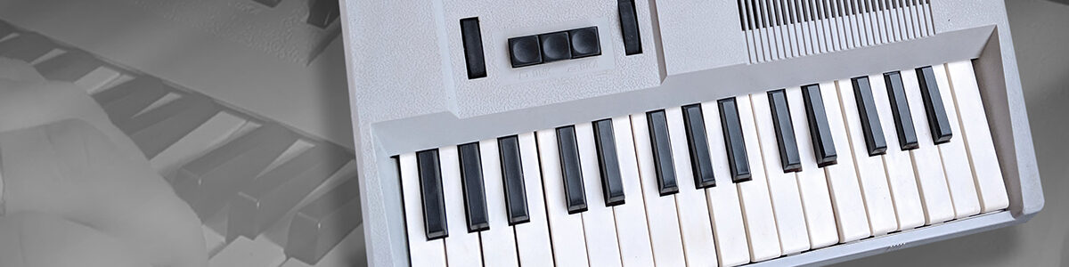 zespół Reportaż, mini klawiatura Pille używana od lipca 1983 roku przez Andrzeja Karpińskiego i Jacka Hałasa