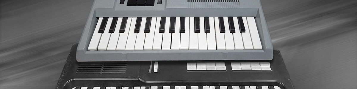 zespół Reportaż, zestaw mini klawiatur Faemi, Pille i Casio-VL1 używany jak instrument połączony od 5 lipca 1983 roku przez Andrzeja Karpińskiego i Jacka Hałasa