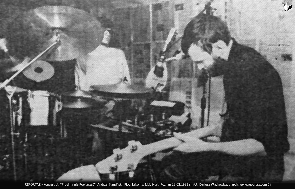 Koncert grupy, zespołu Reportaż pt. "Prosimy nie powtarzać" w klubie Nurt w Poznaniu przy ul. Dożynkowej 9 dnia 29 października 1986 roku. Na zdjęciu: Andrzej Karpiński, Piotr Łakomy.