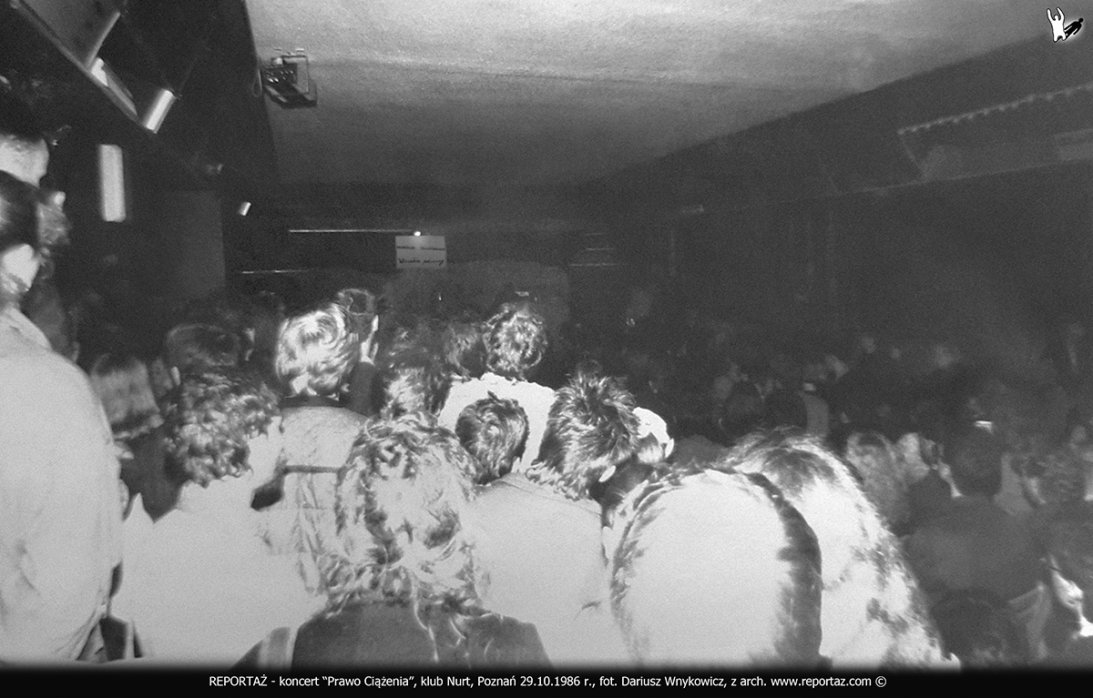 Koncert grupy, zespołu Reportaż pt. "Prawo Ciążenia" w klubie Nurt w Poznaniu przy ul. Dożynkowej 9 dnia 29 października 1986 roku. Wykonawcy: Andrzej Karpiński, Piotr Łakomy, Arnold Dąbrowski, Paweł Paluch. Naglosnienie Janusz Siemienas
