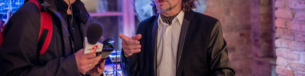 Recital i wystawa obrazów Andrzeja Karpińskiego z zespołu Reportaż pt. "Suplementony" w klubie i galerii 109 Za Rogiem w Poznaniu dnia 26 stycznia 2017 roku.